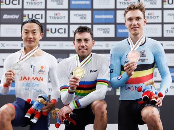 Japanese Kazushige Kukobi, Spanish Albert Torres Barcelo and Belgian Lindsay De Vylder celebrate on the podium ceremony of the men s Omnium event at the 2025 UCI Track World Championships cycling, in Santiago, Chile, Saturday 25 October 2025. The Track World Championships take place from 22 to 26 October at the Velodromo de Penalolen in Santiago, Chile. BENOITxDOPPAGNE  x137972004x