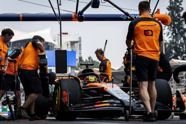 Autodromo Hermanos Rodriguez, Mexico City, Mexico. 25.October.2025; Oscar Piastri of Australia and McLaren F1 Team during Free Practice 3 Formula One Mexican Grand Prix  aflo_308221631