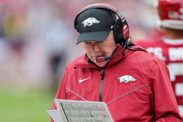October 25, 2025: Hogs Interim Head Coach Bobby Petrino looks over his play card along the sideline. Auburn defeated Arkansas 33-24 in Fayetteville, AR. CSM Fayetteville USA - ZUMAcm9_ 20251025_faf_cm9_041 Copyright: xRicheyxMillerx