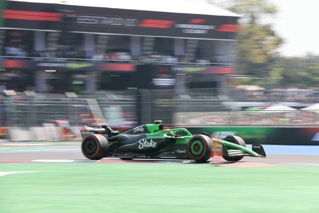 (251026) -- MEXICO CITY, Oct. 26, 2025 -- Kick Sauber s Brazilian driver Gabriel Bortoleto competes during the practice session of the 2025 Formula One Mexico City Grand Prix at the Hermanos Rodriguez Circuit in Mexico City, Mexico, Oct. 25, 2025. ) (SP)MEXICO-MEXICO CITY-F1-GRAND PRIX-PRACTICE SESSIONS LixMengxin 