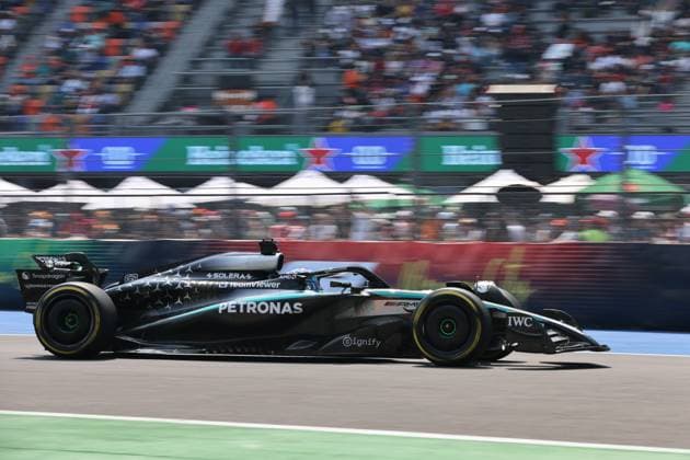 (251026) -- MEXICO CITY, Oct. 26, 2025 -- Mercedes British driver George Russell competes during the practice session of the 2025 Formula One Mexico City Grand Prix at the Hermanos Rodriguez Circuit in Mexico City, Mexico, Oct. 25, 2025. ) (SP)MEXICO-MEXICO CITY-F1-GRAND PRIX-PRACTICE SESSIONS LixMengxin 