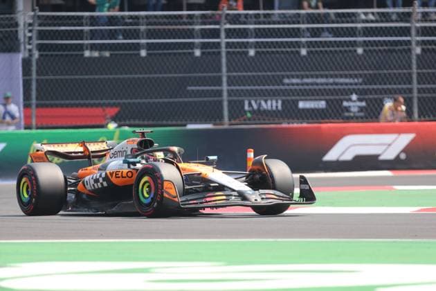 (251026) -- MEXICO CITY, Oct. 26, 2025 -- McLaren s Australian driver Oscar Piastri competes during the practice session of the 2025 Formula One Mexico City Grand Prix at the Hermanos Rodriguez Circuit in Mexico City, Mexico, Oct. 25, 2025. ) (SP)MEXICO-MEXICO CITY-F1-GRAND PRIX-PRACTICE SESSIONS LixMengxin 