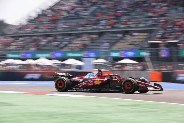 (251026) -- MEXICO CITY, Oct. 26, 2025 -- Ferrari s Monegasque driver Charles Leclerc competes during the practice session of the 2025 Formula One Mexico City Grand Prix at the Hermanos Rodriguez Circuit in Mexico City, Mexico, Oct. 25, 2025. ) (SP)MEXICO-MEXICO CITY-F1-GRAND PRIX-PRACTICE SESSIONS LixMengxin 