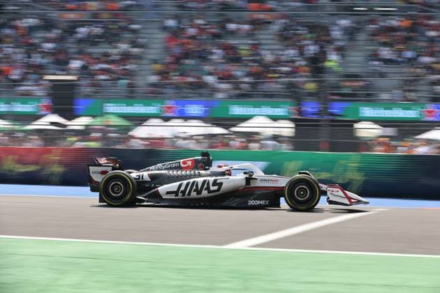 (251026) -- MEXICO CITY, Oct. 26, 2025 -- Haas French driver Esteban Ocon competes during the practice session of the 2025 Formula One Mexico City Grand Prix at the Hermanos Rodriguez Circuit in Mexico City, Mexico, Oct. 25, 2025. ) (SP)MEXICO-MEXICO CITY-F1-GRAND PRIX-PRACTICE SESSIONS LixMengxin 