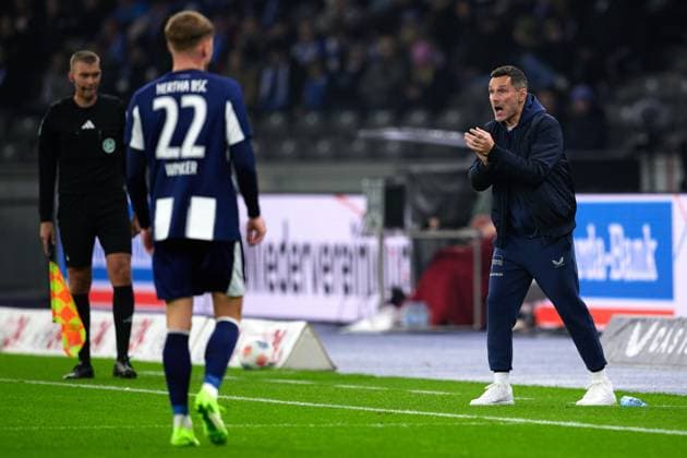 Stefan Leitl Hertha BSC, Head Coach , Marten Winkler Hertha BSC, 22 , GER, Hertha BSC vs ,Fortuna Duesseldorf, 2 Bundesliga, Season 2025 2026, 10 Matchday, 25 010 2025 DFL REGULATIONS PROHIBIT ANY USE OF PHOTOGRAPHS AS IMAGE SEQUENCES AND OR QUASI VIDEO GER, Hertha BSC vs ,Fortuna Duesseldorf, 2 Bundesliga, Season 2025 2026, 10 Matchday, 25 010 2025 Berlin Copyright: xClaudiusxRauch,xEibner-Pressefotox xClaudiusxRauchx EP_CRH