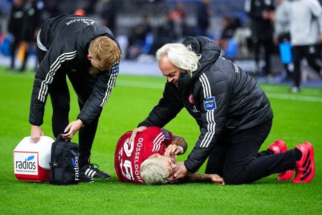 Matthias Zimmermann Fortuna Duesseldorf, 25 , on the ground, GER, Hertha BSC vs ,Fortuna Duesseldorf, 2 Bundesliga, Season 2025 2026, 10 Matchday, 25 010 2025 DFL REGULATIONS PROHIBIT ANY USE OF PHOTOGRAPHS AS IMAGE SEQUENCES AND OR QUASI VIDEO GER, Hertha BSC vs ,Fortuna Duesseldorf, 2 Bundesliga, Season 2025 2026, 10 Matchday, 25 010 2025 Berlin Copyright: xClaudiusxRauch,xEibner-Pressefotox xClaudiusxRauchx EP_CRH