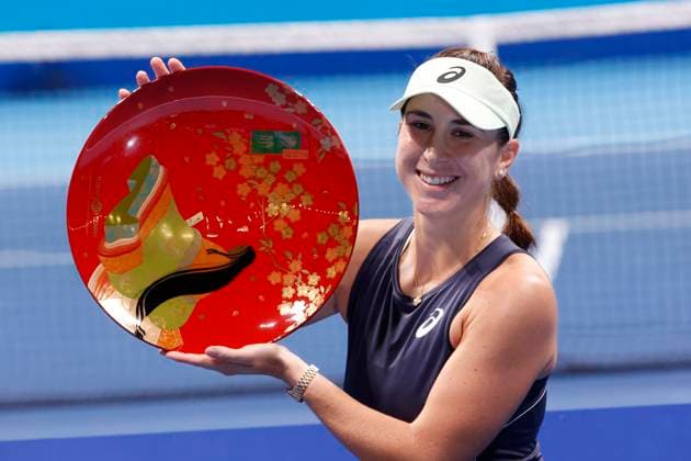 October 26, 2025, Tokyo, Japan: Belinda BENCIC (SUI) poses for the cameras during the award ceremony after winning the final match of the Toray Pan Pacific Open Tennis against Linda NOSKOVA (CZE) at Ariake Colosseum in Tokyo. The tournament runs from October 20 to 26. Bencic won 6-2, 6-3. Tokyo Japan - ZUMAm191 20251026_aap_m191_017 Copyright: xRodrigoxReyesxMarinx