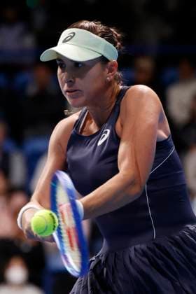 October 26, 2025, Tokyo, Japan: Belinda BENCIC (SUI) returns a shot against Linda NOSKOVA (CZE) during the final match of the Toray Pan Pacific Open Tennis at Ariake Colosseum in Tokyo. The tournament runs from October 20 to 26. Bencic won 6-2, 6-3. Tokyo Japan - ZUMAm191 20251026_aap_m191_029 Copyright: xRodrigoxReyesxMarinx