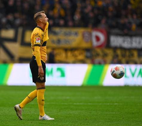Lukas Boeder Dresden disappointed, 25 10 2025, Football, GER, Season 2025 2026, 2 Bundesliga, Zweite Liga, 10 Matchday, Rudolf Harbig Stadion Dresden, SG Dynamo Dresden SC Paderborn 07, DFB AND DFL REGULATIONS PROHIBIT ANY USE OF PHOTOGRAPHS as IMAGE SEQUENCES and or QUASI VIDEO,