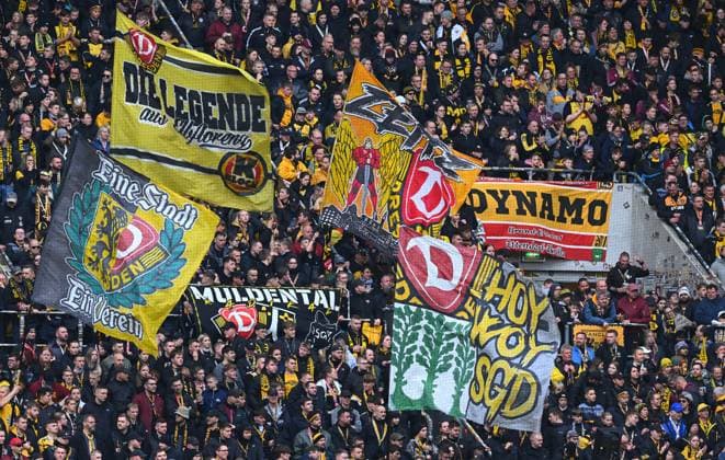 Dynamo Fans, Dynamofans im K Block, Fahne, Dynamofahne, Fahnen, 25 10 2025, Fussball, GER, Saison 2025 2026, 2 Bundesliga, Zweite Liga, 10 Spieltag, Rudolf Harbig Stadion Dresden, SG Dynamo Dresden SC Paderborn 07, DFB AND DFL REGULATIONS PROHIBIT ANY USE OF PHOTOGRAPHS as IMAGE SEQUENCES and or QUASI VIDEO,