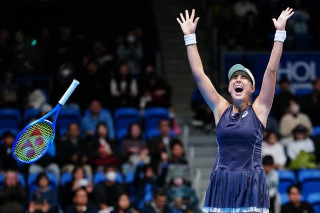 (251026) -- TOKYO, Oct. 26, 2025 -- Belinda Bencic of Switzerland celebrates victory after winning the women s singles final match between Belinda Bencic of Switzerland and Linda Noskova of the Czech Republic at the Pan Pacific Open tennis tournament in Tokyo, Japan, on Oct. 26, 2025. ) (SP)JAPAN-TOKYO-TENNIS WTA, Tennis Damen PPO-WOMEN S SINGLES-FINAL JiaxHaocheng 