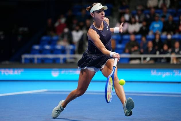 (251026) -- TOKYO, Oct. 26, 2025 -- Belinda Bencic of Switzerland hits a return during the women s singles final match between Belinda Bencic of Switzerland and Linda Noskova of the Czech Republic at the Pan Pacific Open tennis tournament in Tokyo, Japan, on Oct. 26, 2025. ) (SP)JAPAN-TOKYO-TENNIS WTA, Tennis Damen PPO-WOMEN S SINGLES-FINAL JiaxHaocheng 