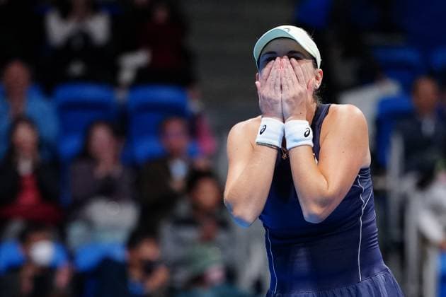 (251026) -- TOKYO, Oct. 26, 2025 -- Belinda Bencic of Switzerland celebrates victory after winning the women s singles final match between Belinda Bencic of Switzerland and Linda Noskova of the Czech Republic at the Pan Pacific Open tennis tournament in Tokyo, Japan, on Oct. 26, 2025. ) (SP)JAPAN-TOKYO-TENNIS WTA, Tennis Damen PPO-WOMEN S SINGLES-FINAL JiaxHaocheng 