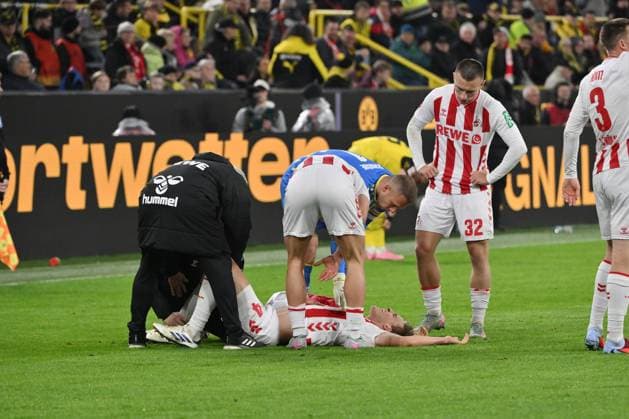 Serious knee injury to Timo Hübers 1 FC Koeln 25 10 2025, Football 1 Bundesliga, Season 2025 2026, 8 Matchday, Borussia Dortmund 1 FC Köln 1 0 DFL regulations prohibit any use of photographs as image sequences and or quasi video Dortmund Signal Iduna Park Nordrhein Westfalen Germany Team2