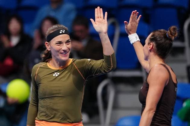 (251026) -- TOKYO, Oct. 26, 2025 -- Timea Babos (L, Hungary) Luisa Stefani (Brazil) celebrate victory after winning the women s doubles final match between Timea Babos (Hungary) Luisa Stefani (Brazil) and Anna Danilina (Kazakhstan) Aleksandra Krunic (Serbia) at the Pan Pacific Open tennis tournament in Tokyo, Japan, on Oct. 26, 2025. ) (SP)JAPAN-TOKYO-TENNIS WTA, Tennis Damen PPO-WOMEN S DOUBLES-FINAL JiaxHaocheng 