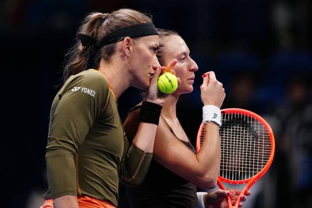 (251026) -- TOKYO, Oct. 26, 2025 -- Timea Babos (L, Hungary) Luisa Stefani (Brazil) react during the women s doubles final match between Timea Babos (Hungary) Luisa Stefani (Brazil) and Anna Danilina (Kazakhstan) Aleksandra Krunic (Serbia) at the Pan Pacific Open tennis tournament in Tokyo, Japan, on Oct. 26, 2025. ) (SP)JAPAN-TOKYO-TENNIS WTA, Tennis Damen PPO-WOMEN S DOUBLES-FINAL JiaxHaocheng 