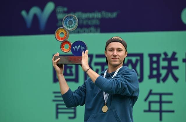 Sport Bilder des Tages 2025 ITF World Tennis Tour Junior Finals Chengdu , China Boys Singles Final Max Schoenhaus (GER) vs. Yannick Theodor Alexandrescou (ROU) Winner:Max Schoenhaus (GER) *** 2025 ITF World Tennis Tour Junior Finals Chengdu , China Boys Singles Final Max Schoenhaus GER vs Yannick Theodor Alexandrescou ROU Winner Max Schoenhaus GER
