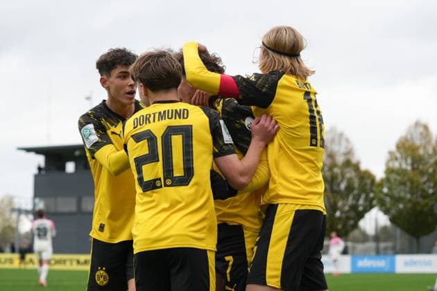 Sunday, 26 10 2025 Season 2025 2026 10 Matchday U19 DFB Youth League at BVB Football Park Hohenbuschei, Dortmund, Germany BV Borussia Dortmund U19 SV Bayer 04 Leverkusen U19 Goal celebration after the 1 0 by Taycan Macid Etcibasi BVB