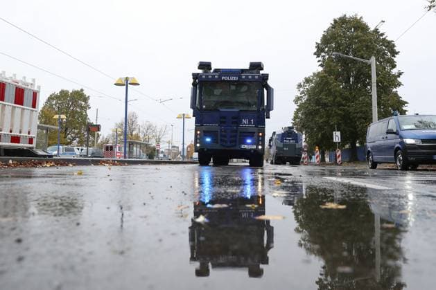 26 10 2025, xtgx, Soccer 2 Bundesliga, Eintracht Braunschweig Hannover 96 v l symbol photo, symbol image, symbol police police water cannon DFL DFB REGULATIONS PROHIBIT ANY USE OF PHOTOGRAPHS as IMAGE SEQUENCES and or QUASI VIDEO Braunschweig
