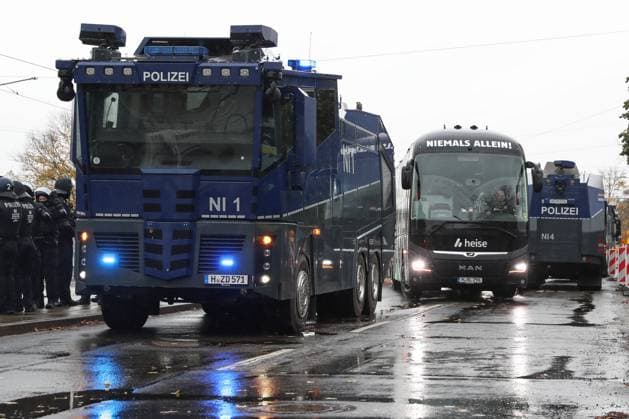 26 10 2025, xtgx, Football 2 Bundesliga, Eintracht Braunschweig Hannover 96 v l Arrival of the team of Hannover 96, bus, team bus, symbol photo, symbol image, symbol police police water cannon DFL DFB REGULATIONS PROHIBIT ANY USE OF PHOTOGRAPHS as IMAGE SEQUENCES and or QUASI VIDEO Braunschweig