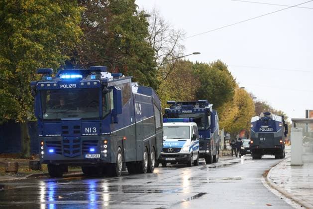 26 10 2025, xtgx, Soccer 2 Bundesliga, Eintracht Braunschweig Hannover 96 v l symbol photo, symbol image, symbol police police water cannon DFL DFB REGULATIONS PROHIBIT ANY USE OF PHOTOGRAPHS as IMAGE SEQUENCES and or QUASI VIDEO Braunschweig