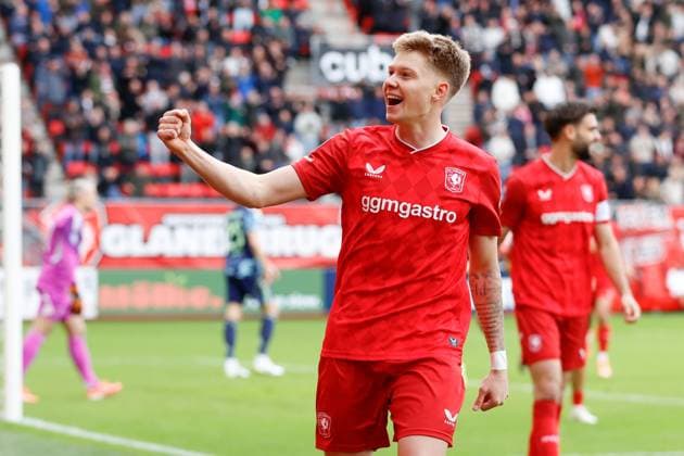ENSCHEDE, 26-10-2025, Grolsch Veste Stadium, season 2025 2026 , Dutch Eredivisie football Match FC Twente and Ajax. picture shows FC Twente player Kristian Hlynsson celebrating the 1-0 Twente - Ajax  x31696851x Copyright: