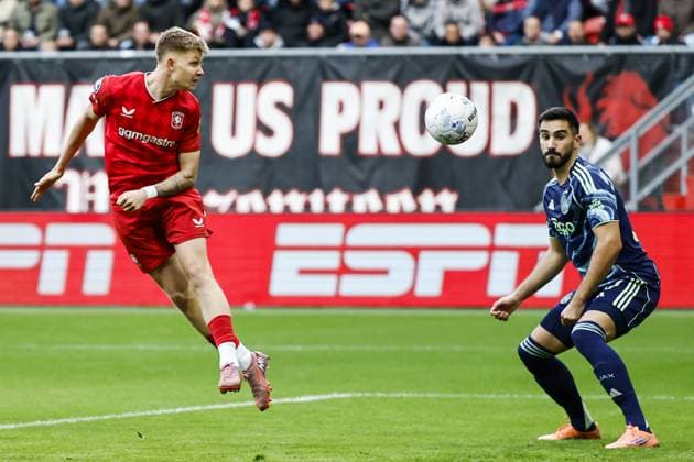 ENSCHEDE - Kristian Hlynsson of FC Twente scores the 1-0 during the Dutch Eredivisie match between FC Twente and AFC Ajax at the De Grolsch Veste Stadium on October 26, 2025, in Enschede, Netherlands. ANP VINCENT JANNINK Eredivisie 2025-2026 xVIxANPxSportx xxANPxIVx 540350574 originalFilename: 540350574.jpg