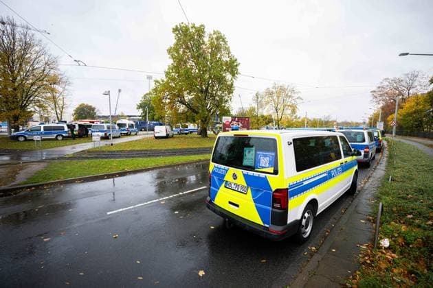 26 10 2025 Soccer, 2025 2026, 2 Bundesliga, 10 Matchday, Eintracht Braunschweig Hannover 96 Police in front of the stadium before the match DFL REGULATIONS PROHIBIT ANY USE OF PHOTOGRAPHS AS IMAGE SEQUENCES AND OR QUASI VIDEO Braunschweig Lower Saxony Germany Eintracht Stadion