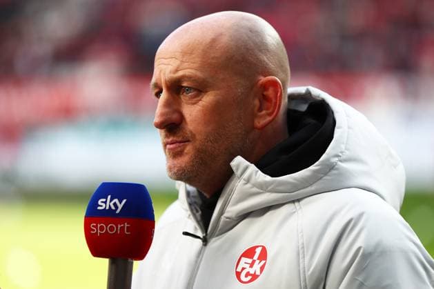 26 10 2025, xmohx, Soccer 2 Bundesliga, 1 FC Kaiserslautern 1 FC Nürnberg v l Coach Torsten Lieberknecht 1 FC Kaiserslautern in TV Interview on SKY DFL DFB REGULATIONS PROHIBIT ANY USE OF PHOTOGRAPHS as IMAGE SEQUENCES and or QUASI VIDEO Kaiserslautern