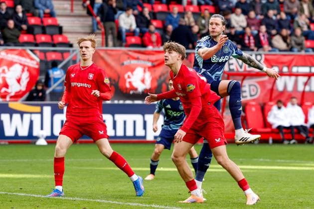 2025-10-26 FC Twente v AFC Ajax - Dutch Eredivisie ENSCHEDE, NETHERLANDS - OCTOBER 26: Wout Weghorst of AFC Ajax shoots during the Dutch Eredivisie match between FC Twente and AFC Ajax at De Grolsch Veste on October 26, 2025 in Enschede, Netherlands. Enschede De Grolsch Veste Netherlands Content not available for redistribution in The Netherlands directly or indirectly through any third parties. Copyright: xBenxGalx