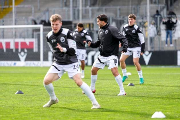 Players of SV Sandhausen SVS , warming up, warm-up program, warm-up before the match, Action, Action, 26 10 2025, Sandhausen Germany , Soccer, Regionalliga Südwest, SV Sandhausen FC Bayern Alzenau xozx
