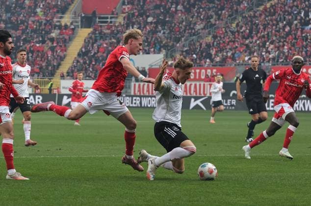 26 10 2025 Soccer Season 2025 2026 2 Soccer Bundesliga 10 Matchday 1 FC Kaiserslautern FCK Lautern Red Devils 1 FC Nuremberg FCN Club Sportfoto Zink DaMa xdaxmax DFL regulations prohibit any use of photographs as image sequences and or quasi video only for editorial use Mika Haas 22, 1 FC Kaiserslautern FCK with foul on Tim Drexler 15, 1 FC Nuremberg FCN for penalty for FCN