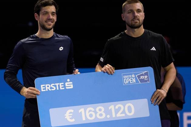 Lloyd Glasspool and Julian Cash of Great Britain hold the check from Erste Bank after their mens doubles finals win over Lucas Miedler of Austria and Francisco Cabral of Portugal at Erste Bank Open 2025 at Wiener Stadthalle on October 26, 2025 in Vienna, Austria. (Photo by Camilla Stolen, Imago) Vienna Austria Copyright: xCamillaxStolenx L1076819