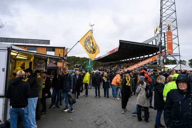 251026 Audience at Strandvallen before the football match in Allsvenskan between Mjällby and IFK Norrköping on October 26, 2025 in Hällevik  Copyright: CHRISTOFFERxBORGxMATTISSON BB251026CB002