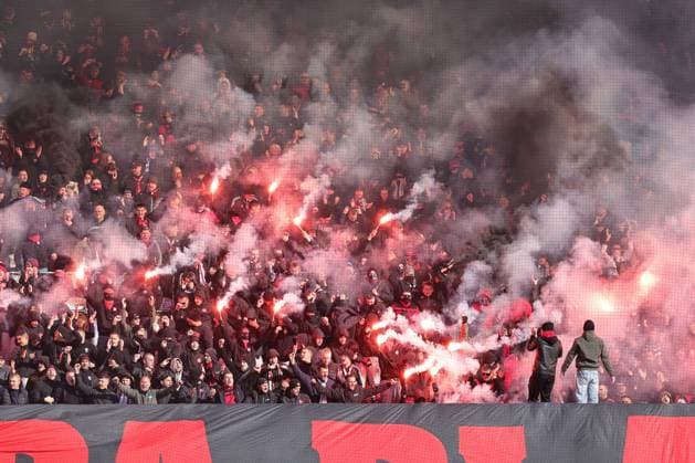 26 10 2025 Soccer Season 2025 2026 2 Soccer Bundesliga 10 Matchday 1 FC Kaiserslautern FCK Lautern Roten Teufel 1 FC Nürnberg FCN Club Sportfoto Zink DaMa xdaxmax DFL regulations prohibit any use of photographs as image sequences and or quasi video only for editorial use Symbolbild Symbolfoto Feature Impression Clubfan Clubfans FCN Fans Fans Fans mit Pyrotechnik Pyro Bengalfackel Bengalfackeln Rauch