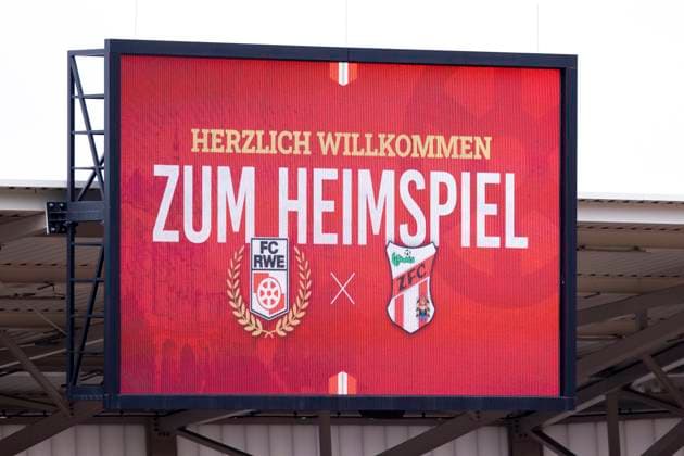Regionalliga Nordost FC Rot Weiß Erfurt vs ZFC Meuselwitz Erfurt 26 10 2025 Scoreboard FC Rot Weiß Erfurt vs ZFC Meuselwitz Regionalliga Nordost FC Rot Weiß Erfurt vs ZFC Meuselwitz Steigerwaldstadion Erfurt 26 10 2025 Copyright: xBEAUTIFULxSPORTS Duehringx