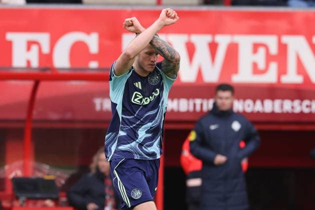 Wout Weghorst of AFC Ajax celebrates after scoring the goal during the match FC Twente vs AFC Ajax at the Grolsch Veste for the Dutch Vriendenloterij Eredivisie season 2025-2026 in ENSCHEDE, Netherlands on 26 october 2025, (photo by Peter Lous EYE4images DeFodi Images) Wout Weghorst of AFC Ajax celebrates after scoring the goal during the match FC Twente vs AFC Ajax at the Grolsch Veste for the Dutch Vriendenloterij Eredivisie season 2025 2026 in ENSCHEDE, Netherlands on 26 october 2025, photo by Peter Lous EYE4images DeFodi Images