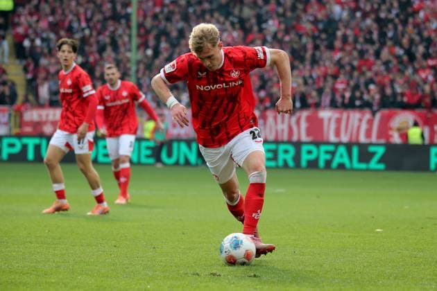 26 10 2025, xmohx, Fussball 2 Bundesliga, 1 FC Kaiserslautern 1 FC Nürnberg v l Mika Haas 1 FC Kaiserslautern DFL DFB REGULATIONS PROHIBIT ANY USE OF PHOTOGRAPHS as IMAGE SEQUENCES and or QUASI VIDEO Kaiserslautern