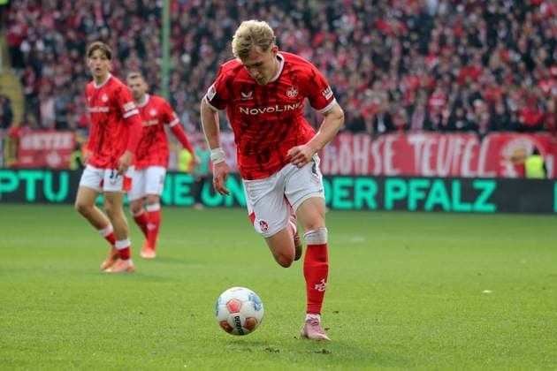 26 10 2025, xmohx, Fussball 2 Bundesliga, 1 FC Kaiserslautern 1 FC Nürnberg v l Mika Haas 1 FC Kaiserslautern DFL DFB REGULATIONS PROHIBIT ANY USE OF PHOTOGRAPHS as IMAGE SEQUENCES and or QUASI VIDEO Kaiserslautern