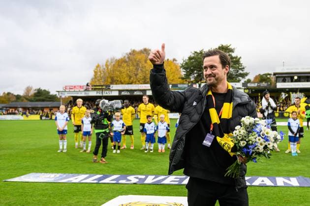 251026 Mjällbys club manager Jacob Lennartsson before the football match in Allsvenskan between Mjällby and IFK Norrköping on October 26, 2025 in Hällevik  Copyright: CHRISTOFFERxBORGxMATTISSON BB251026CB014