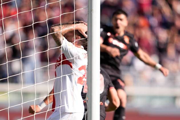 Genoa™s Stefano Sabelli delusion own goal 1-1 during the Serie A soccer match between Torino Fc and Genoa at the Stadio Olimpico Grande Torino in Turin, north west Italy - October 26, 2025. - Soccer  Copyright: xFabioxFerrari LaPressex