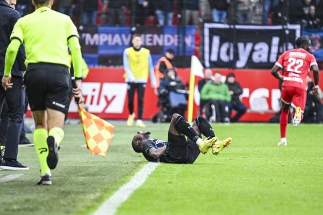 Club s Carlos Forbs lies injured on the ground during a soccer match between Royal Antwerp FC and Club Brugge, Sunday 26 October 2025 in Antwerp, on day 12 of the 2025-2026 Jupiler Pro League first division of the Belgian championship. TOM GOYVAERTS TomxGoyvaerts  x138005532x