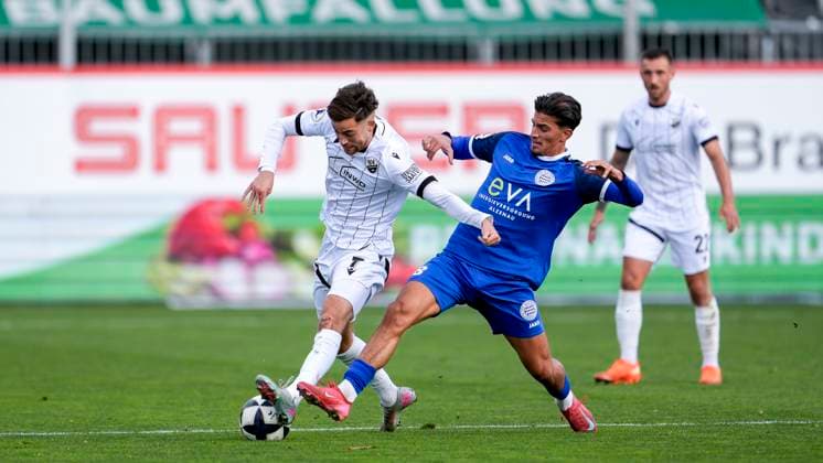 v li David Mamutovic SVS, 7 , Ahmet Ayguel Bayern Alzenau, 8 , duel, duel, tackle, tackling, dynamics, action, action, 26 10 2025, Sandhausen Germany , Football, Regionalliga Südwest, SV Sandhausen FC Bayern Alzenau xozx