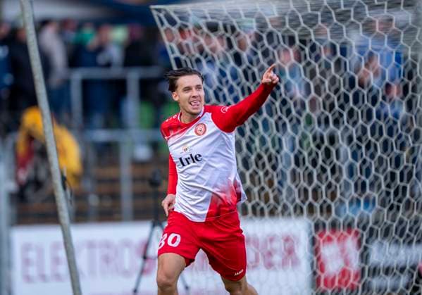 Dustin Willms Sportfreunde Siegen, 30 with his goal celebration after a goal for 0 1 FC Gütersloh Sportfreunde Siegen 26 10 2025 Soccer, Regionalliga West, Matchday 13, GER, Heidewaldstadion, Gütersloh Copyright: MarcoxBader