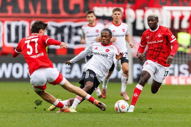 Mohamed Ali Zoma 1 FC Nuernberg in duel with Leon Robinson 1 FC Kaiserslautern and Afeez Aremu 1 FC Kaiserslautern , 1 FC Kaiserslautern vs 1 FC Nuernberg, Soccer, 2 Bundesliga, Matchday 8, Season 2025 2026, 26 10 2025 1 FC Kaiserslautern vs 1 FC Nuernberg, Soccer, 2 Bundesliga, Matchday 8, Season 2025 2026, 26 10 2025 Copyright: xEibner-Pressefoto AlexanderxNeisx EP_ANS