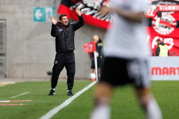 Miroslav Klose Coach 1 FC Nuernberg on the touchline, 1 FC Kaiserslautern vs 1 FC Nuernberg, Soccer, 2 Bundesliga, Matchday 8, Season 2025 2026, 26 10 2025 1 FC Kaiserslautern vs 1 FC Nuernberg, Soccer, 2 Bundesliga, Matchday 8, Season 2025 2026, 26 10 2025 Copyright: xEibner-Pressefoto AlexanderxNeisx EP_ANS