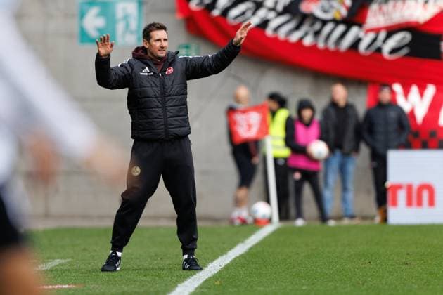 Miroslav Klose Coach 1 FC Nuernberg on the touchline, 1 FC Kaiserslautern vs 1 FC Nuernberg, Soccer, 2 Bundesliga, Matchday 8, Season 2025 2026, 26 10 2025 1 FC Kaiserslautern vs 1 FC Nuernberg, Soccer, 2 Bundesliga, Matchday 8, Season 2025 2026, 26 10 2025 Copyright: xEibner-Pressefoto AlexanderxNeisx EP_ANS