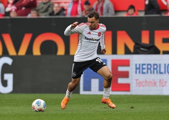 26 10 2025 Soccer Season 2025 2026 2 Soccer Bundesliga 10 Matchday 1 FC Kaiserslautern FCK Lautern Red Devils 1 FC Nuremberg FCN Club Sportfoto Zink DaMa xdaxmax DFL regulations prohibit any use of photographs as image sequences and or quasi video only for editorial use Rafael Lubach 18, 1 FC Nuremberg FCN