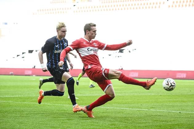 Club s Joaquin Seys and Antwerp s Thibo Somers pictured in action during a soccer match between Royal Antwerp FC and Club Brugge, Sunday 26 October 2025 in Antwerp, on day 12 of the 2025-2026 Jupiler Pro League first division of the Belgian championship. TOM GOYVAERTS TomxGoyvaerts  x138007547x