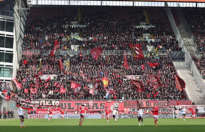 26 10 2025 Soccer Season 2025 2026 2 Soccer Bundesliga 10 Matchday 1 FC Kaiserslautern FCK Lautern Red Devils 1 FC Nürnberg FCN Club Sportfoto Zink DaMa xdaxmax DFL regulations prohibit any use of photographs as image sequences and or quasi video only for editorial use Clubfan Clubfans FCN Fans Fans in the guest block cheer on Team Team